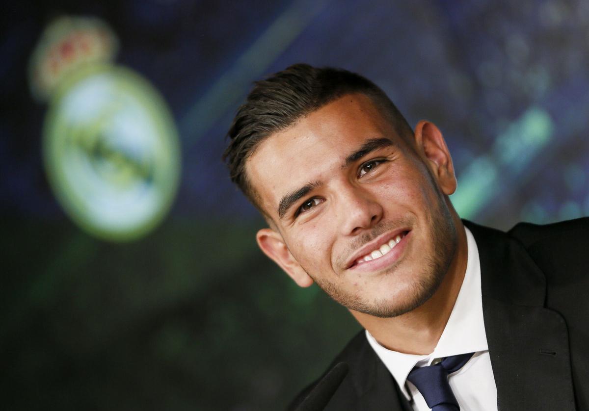 GRA458. MADRID, 10/07/2017.- El defensa franc谷s Theo Hern芍ndez durante su presentaci車n como nuevo jugador del Real Madrid, esta tarde en el estadio Santiago Bernab谷u. EFE/MARISCAL