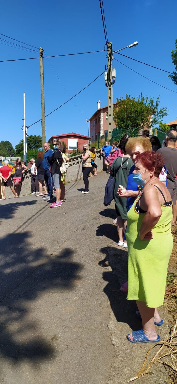 La rotura de una tubería de gas obliga a desalojar el camping de Perlora y la Ciudad Residencial