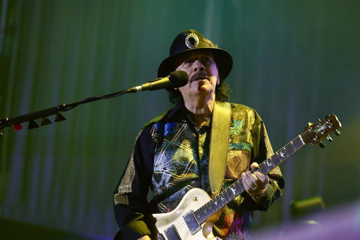 El regreso del legendario guitarrista Carlos Santana a València, en imágenes