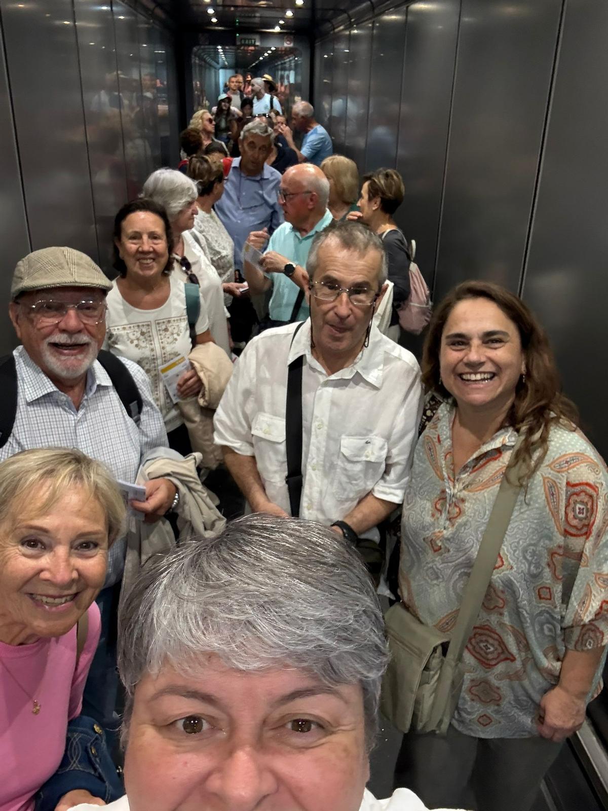 Un vuelo Oviedo-Palma se ve obligado a remontar a segundos de aterrizar por la presencia de otro avión en la pista: “Hubo tensión, aplaudimos al piloto cuando pudimos tocar tierra”