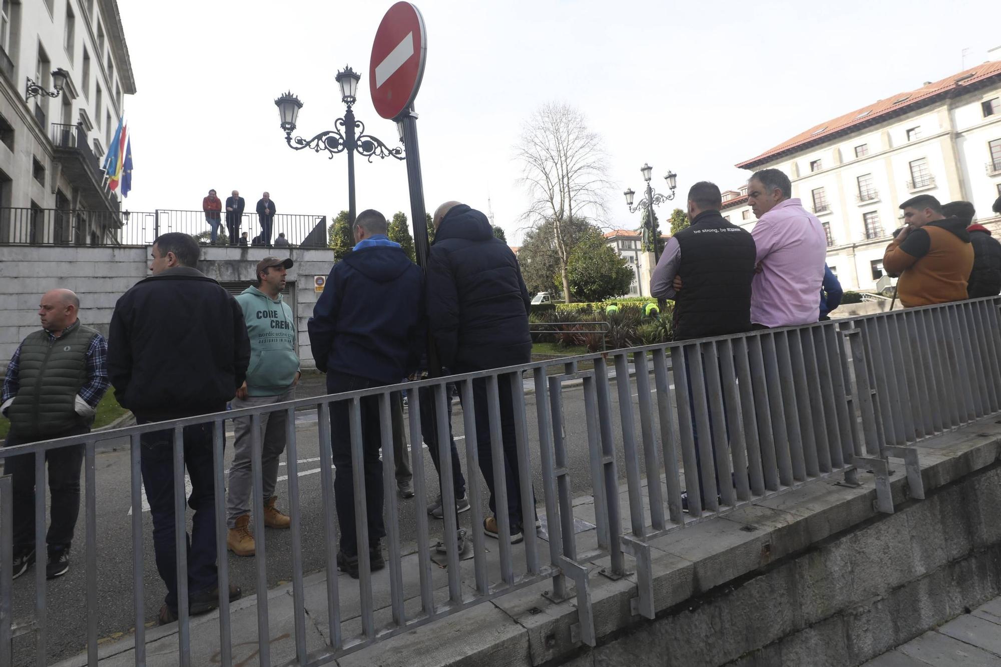 Tractorada en Asturias: el campo sale a protestar por diversas carreteras de la región