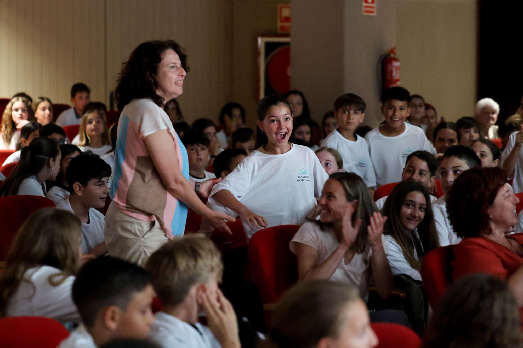 Entrega de los premios del concurso de dibujo y redacción del Parlamet balear en Ibiza