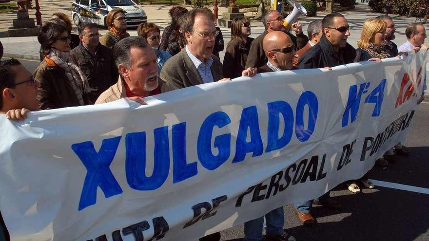 Una pasada movilización de los funcionarios judiciales en favor del cuarto juzgado de Vilagarcía. // Iñaki Abella