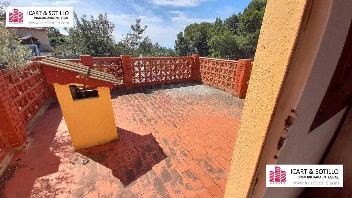 Galería de imágenes: Casa con piscina en venta en Vinaròs: una propiedad urbana con gran parcela y descuento de 15.000 euros
