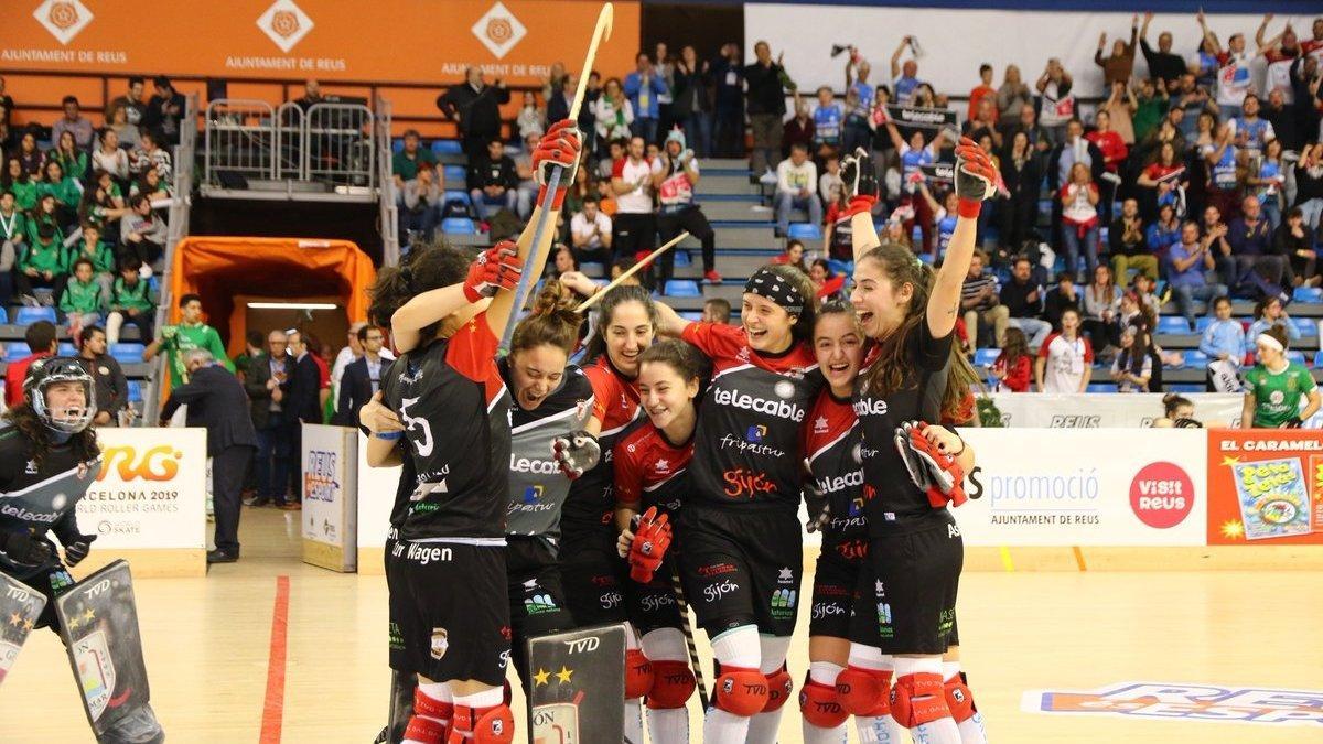 Las jugadoras del Gijón celebran la victoria sobre el Cerdanyola en la final de la Copa de la Reina.