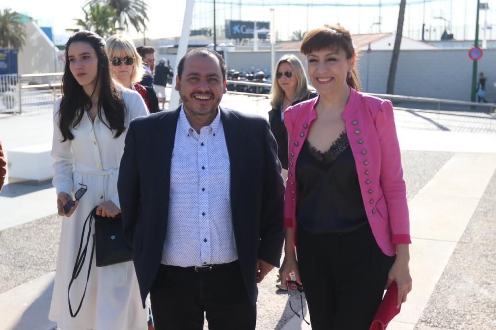 El elenco de la cinta, que concursa en la Sección Oficial, posa para los medios en el Muelle Uno con su directora Marta Díaz al frente.