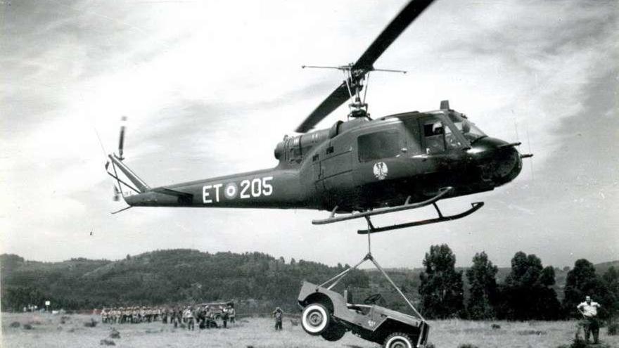 Imagen del primer aerotransporte en Rozas, Lugo, en junio de 1966. // Brilat O. C.