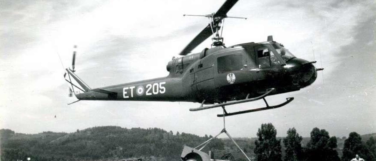 Imagen del primer aerotransporte en Rozas, Lugo, en junio de 1966. // Brilat O. C.