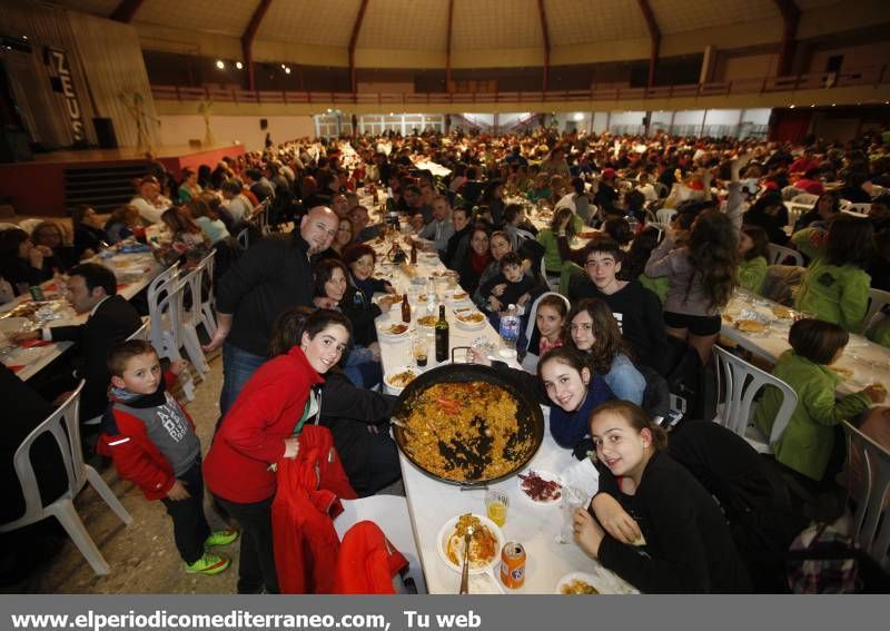 GALERÍA DE FOTOS -- Multitudinario Sopar de Colles