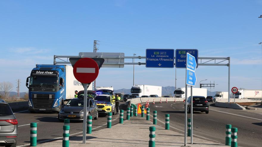 Els transportistes catalans carreguen contra França per la &quot;passivitat&quot; davant els bloquejos dels agricultors