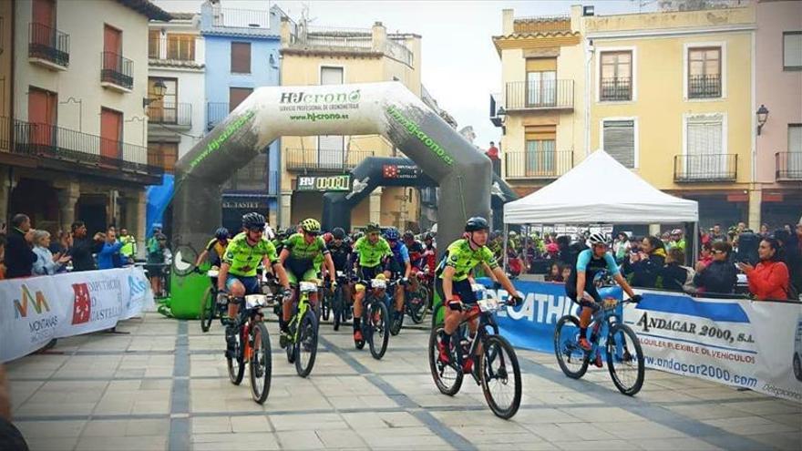 Bou y Villanueva se coronan en la Marxa de Sant Mateu