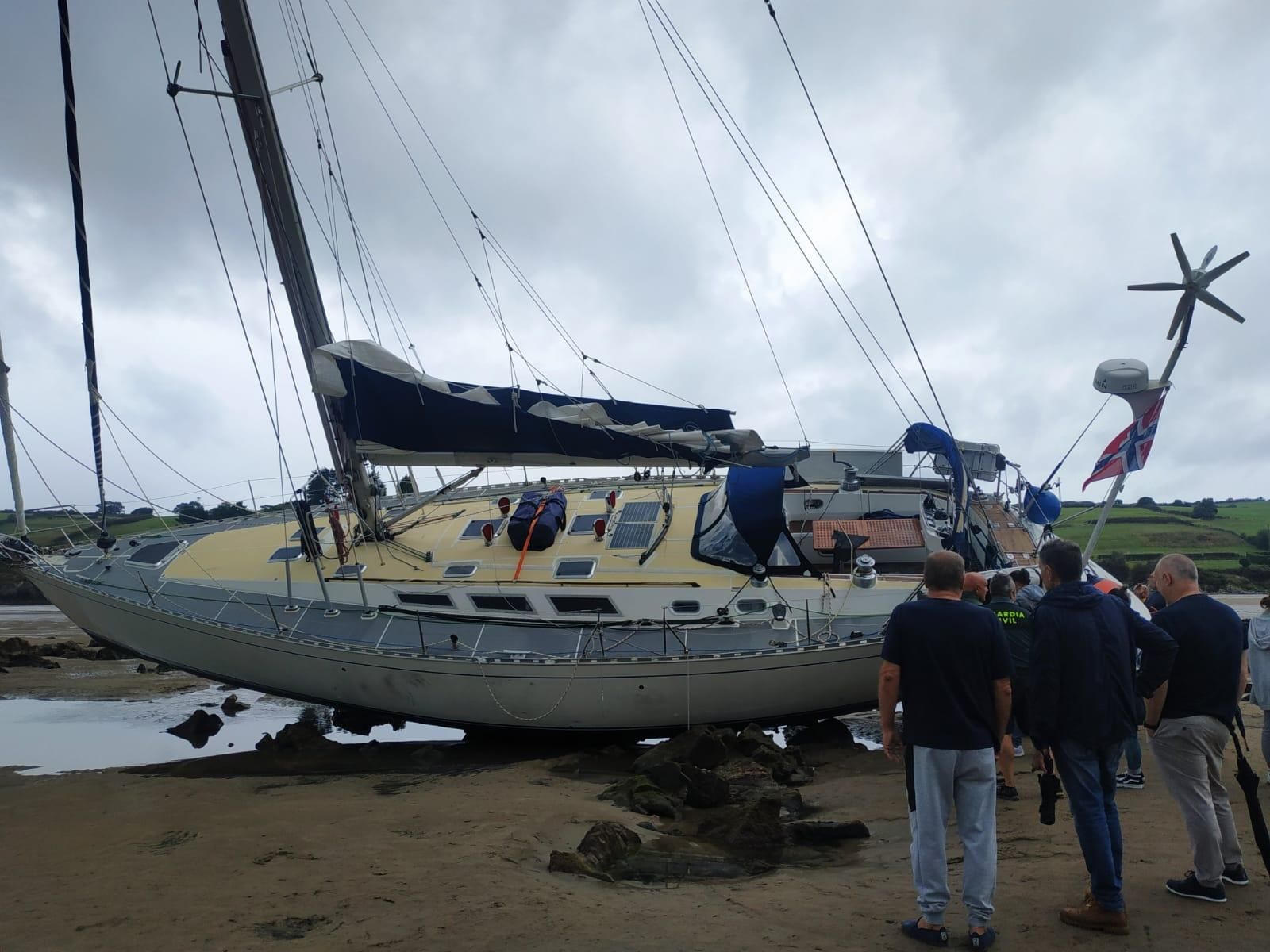 VELERO VARADO (8).jpeg