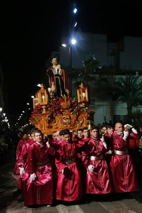 Miles de personas contemplaron el paso de las imágenes de las seis cofradías que participan en Lunes Santo