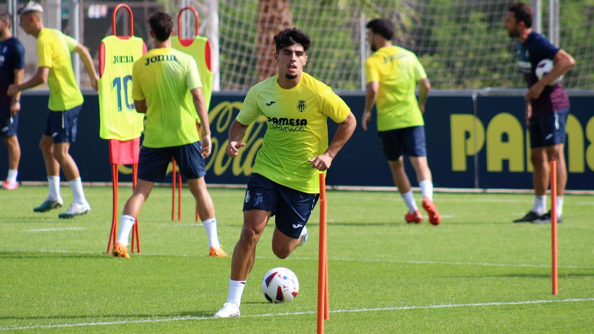 Víctor Moreno, de 18 años, ha dado el saldo del juvenil al Villarreal B esta temporada 2023/24.