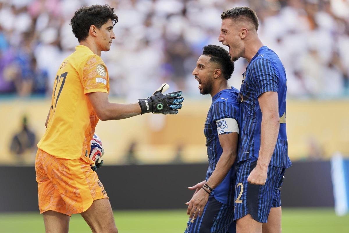 Bono, después de parar el penalti a Valverde