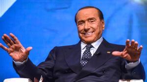 Los médicos expresan un cauto optimismo por el estado de Berlusconi, quien sigue en cuidados intensivos