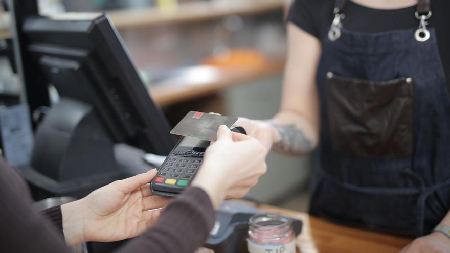 Protege tus tarjetas de crédito de posibles estafas con este sencillo truco