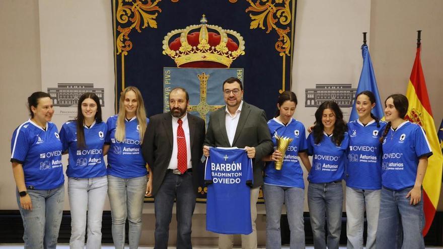 El Club Bádminton Oviedo hace balance de la temporada con Adrián Barbón