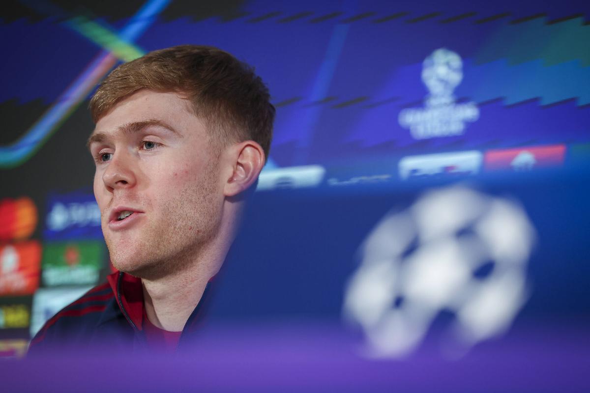 LEWIS HALL, JUGADOR DEL NEWCASTLE.