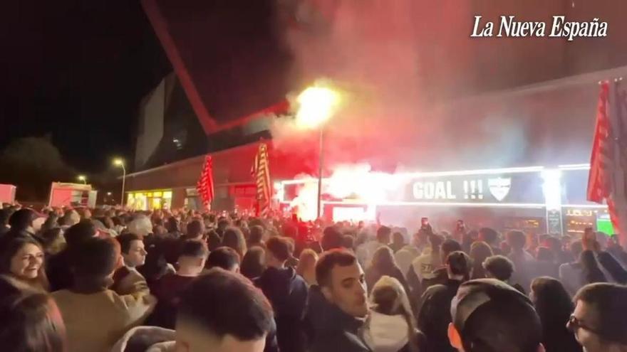Así vivieron los aficionados en partido del Sporting: de los pitidos a la directiva a la euforia por el gol