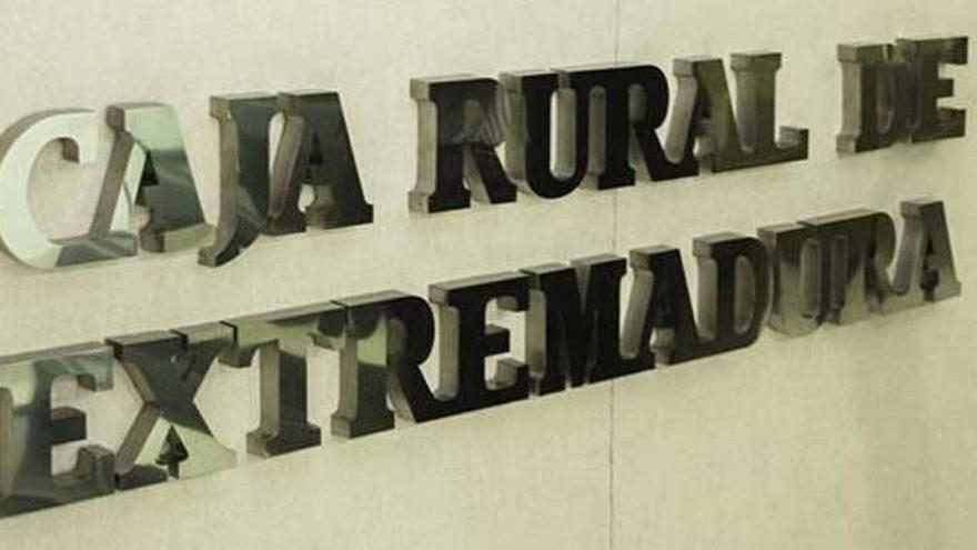 Monago recurrirá al Banco de España en defensa de Caja Rural Extremadura