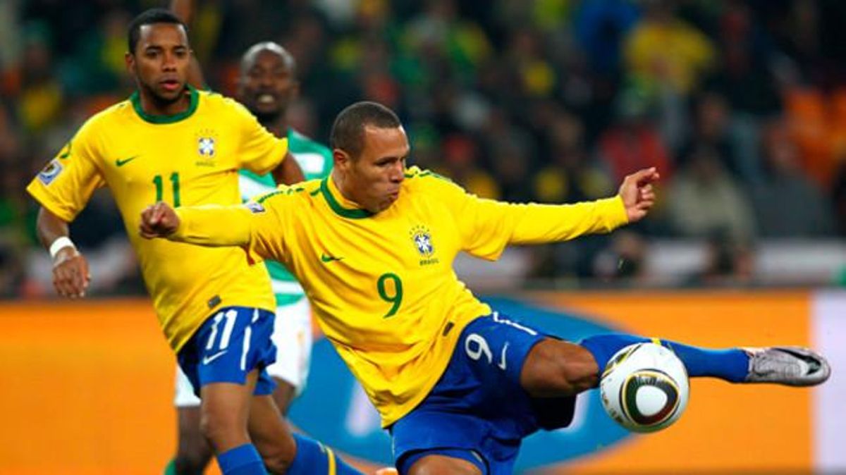 EL GOLÀS DE LUIS FABIANO - Davant Costa de Marfil, el davanter brasiler va fer servir la mà per realitzar dos barrets i marcar un dels gols més bonics del torneig.