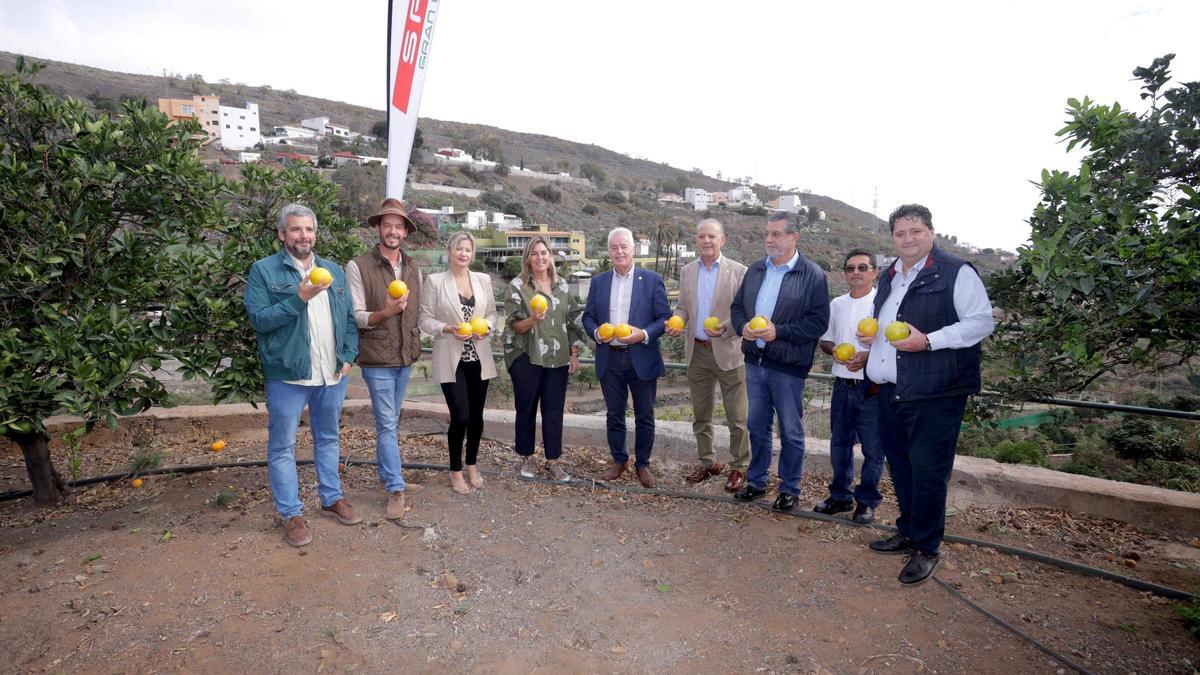 Agricultores y representantes de SPAR Gran Canaria