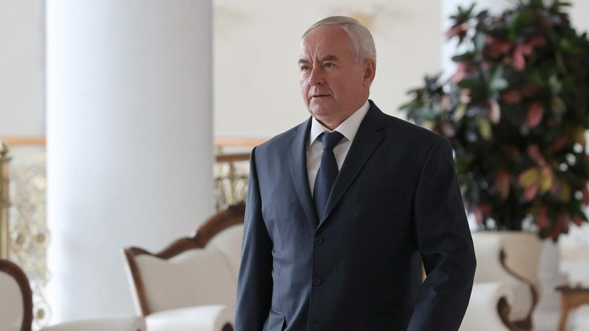 Viktor Sheiman, previamente a un encuentro con Aleksandr Lukashenko, presidente de Bielorrusia. 