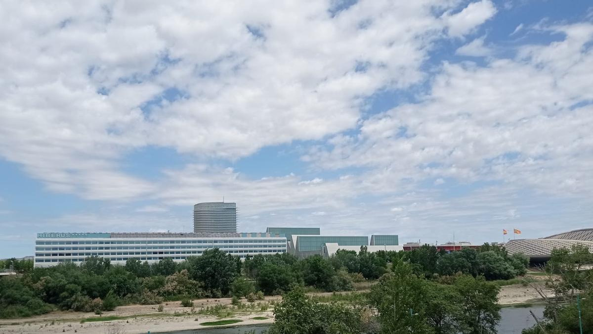 Nubes desde el puente del Tercer Milenio de Zaragoza, hace unos días