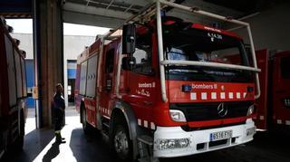 Un incendio en una nave abandonada de Terrassa moviliza a 14 dotaciones de Bombers