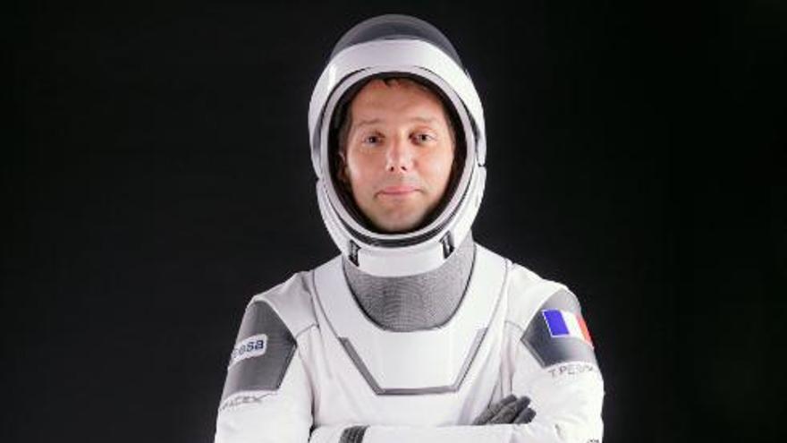 El astronauta Thomas Pesquet con el traje de SpaceX.