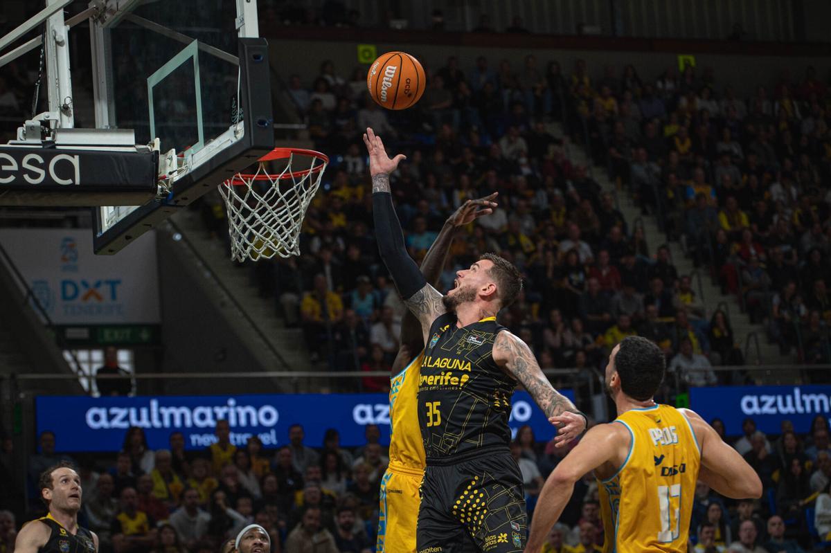 El partido La Laguna Tenerife CB Canarias-CB Gran Canaria, en imágenes