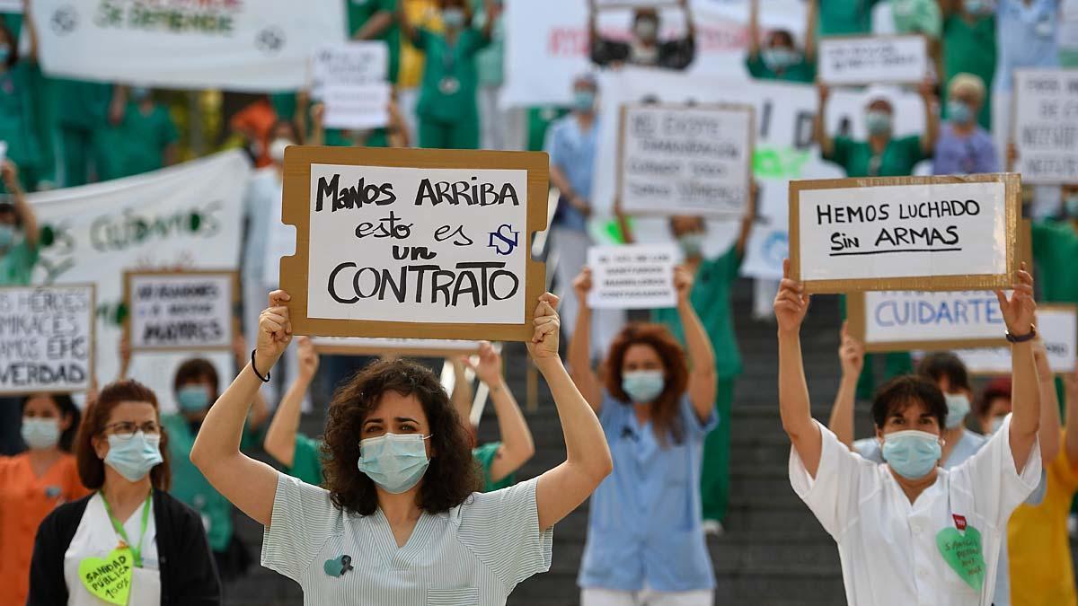 Sanitarios se manifiestan en silencio en el Hospital Gregorio Marañón