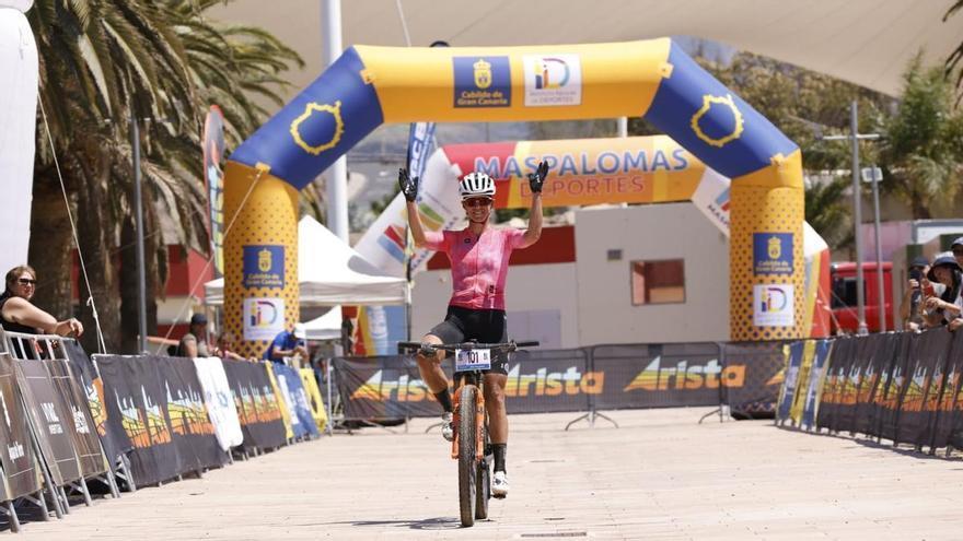 Tessa Kortekaas y Hans Becking reinan en la Fred. Olsen Express Transgrancanaria Bike 2026