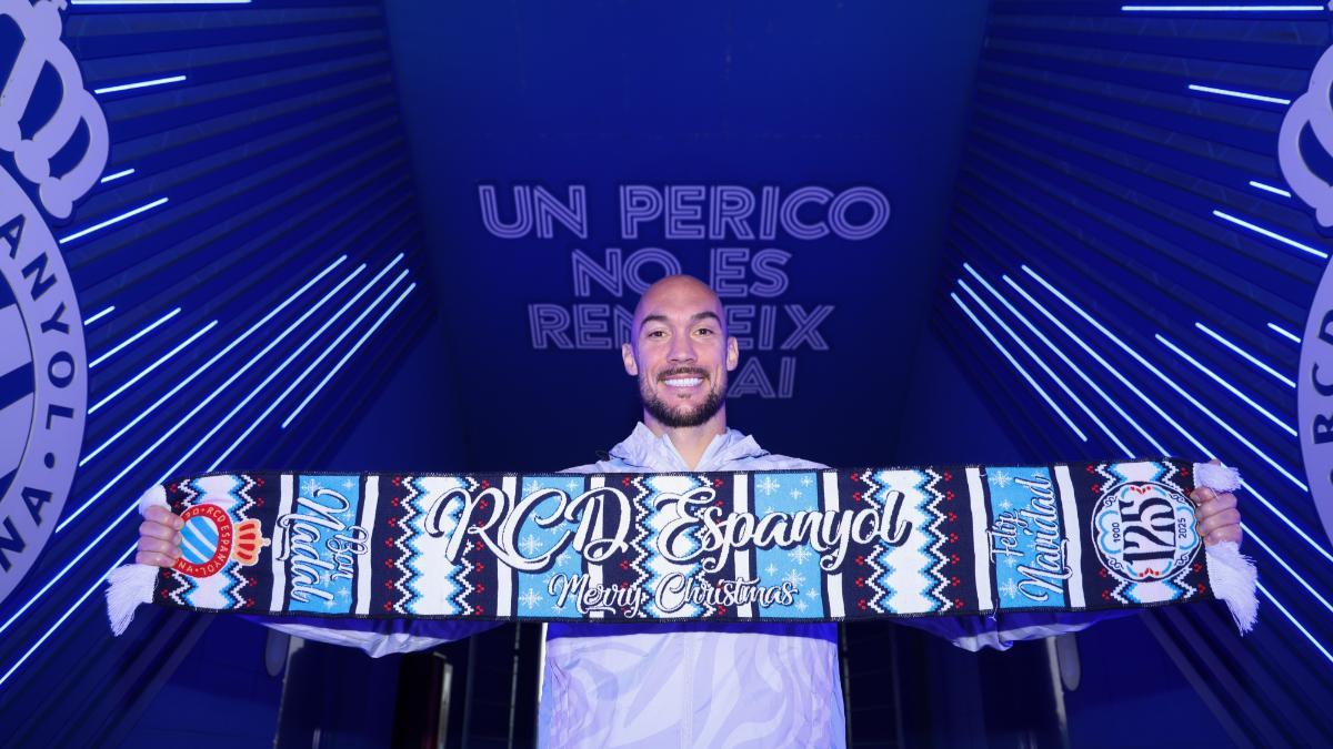 Marko Dmitrovic posa para SPORT