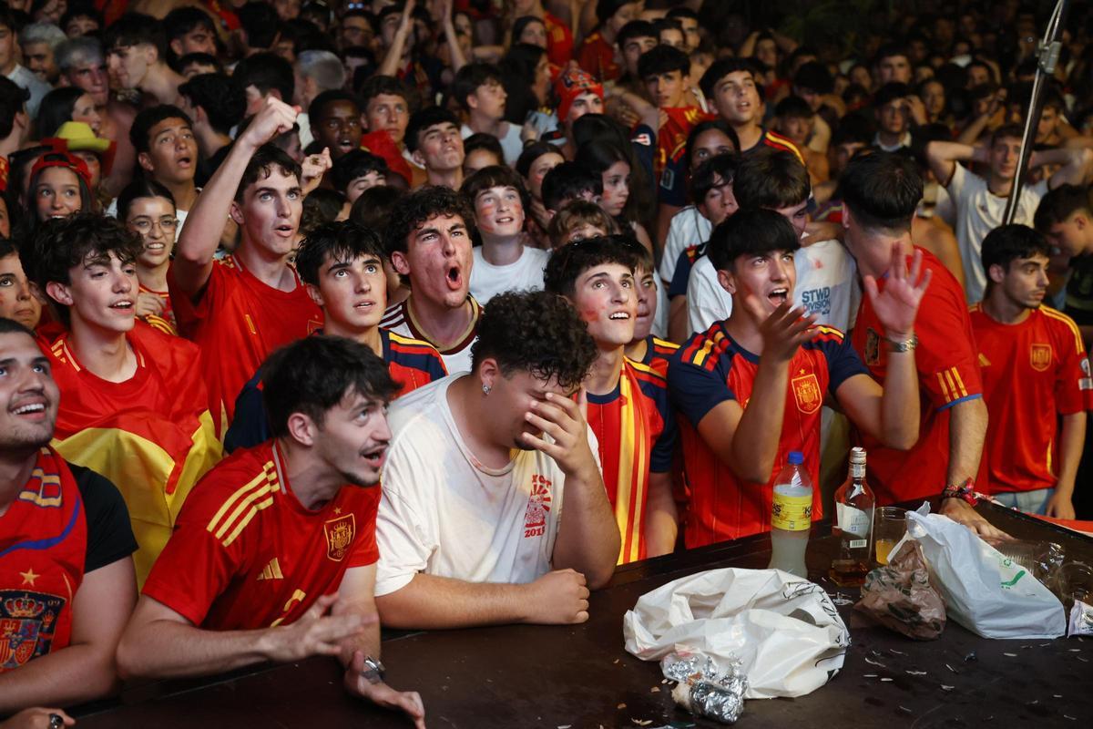 Los compostelanos vibran con La Roja