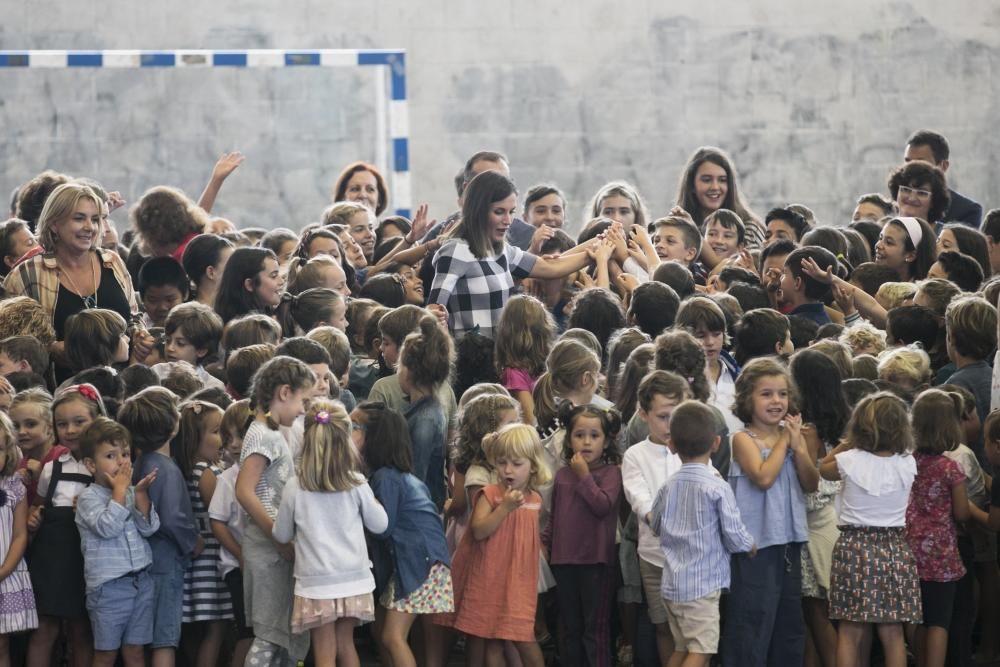 Visita de la Reina al colegio Baudilio Arce