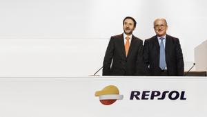 Archivo - El consejero delegado de Repsol, Josu Jon Imaz, y el presidente, Antonio Brufau