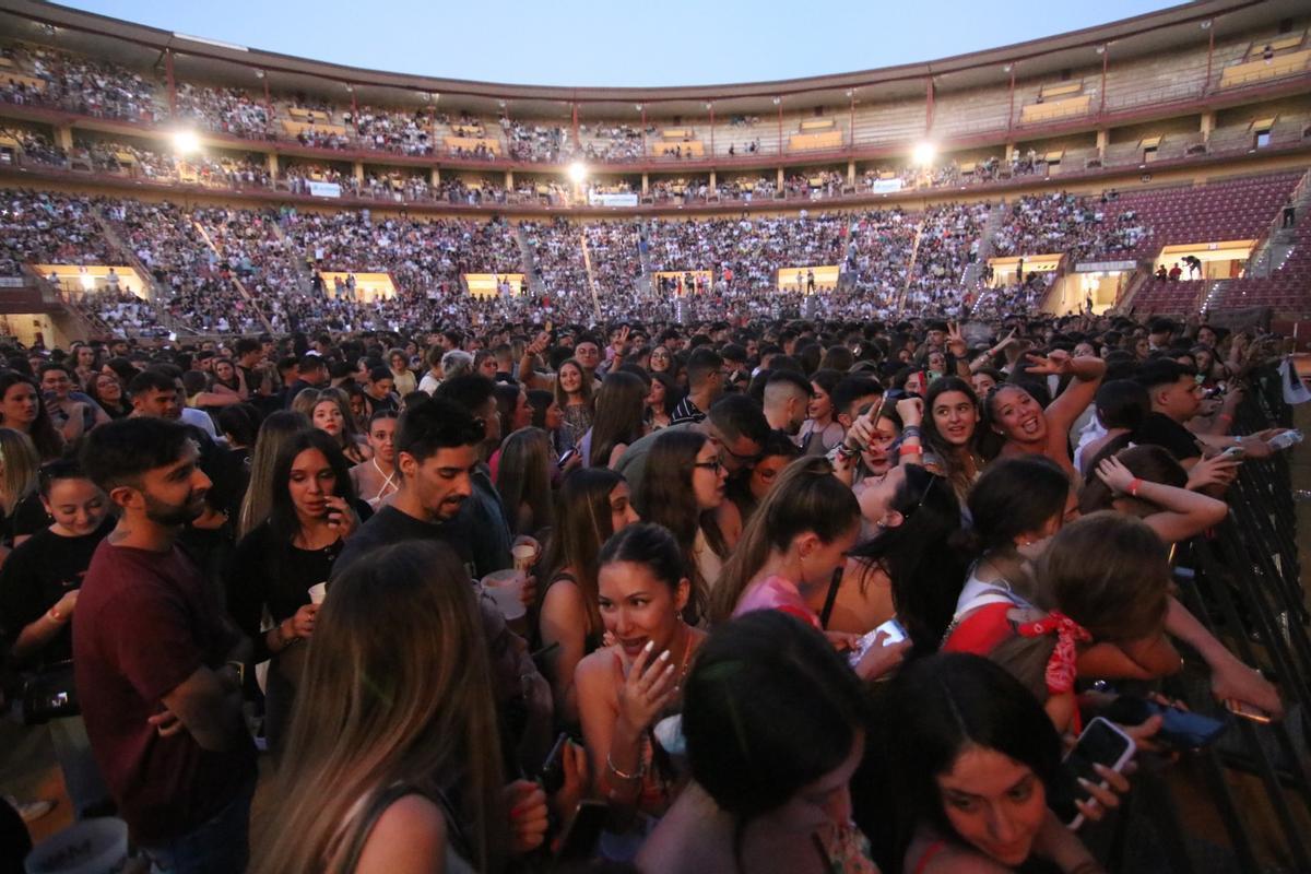 La Plaza de Toros de Los Califas, a rebosar, durante el concierto de Maka