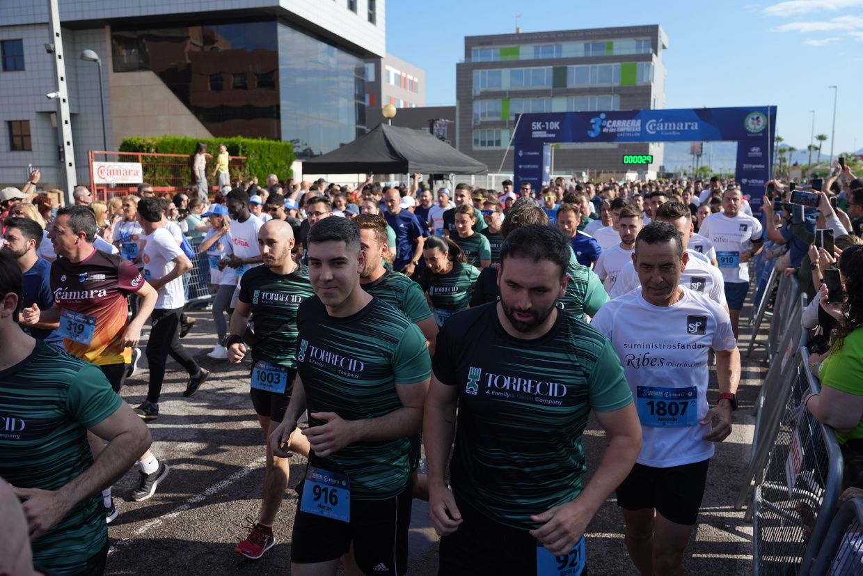 Búscate en las fotos de la Carrera de las Empresas en Castellón