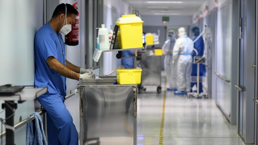 El covid no cede en la Región, con más de 330 hospitalizados