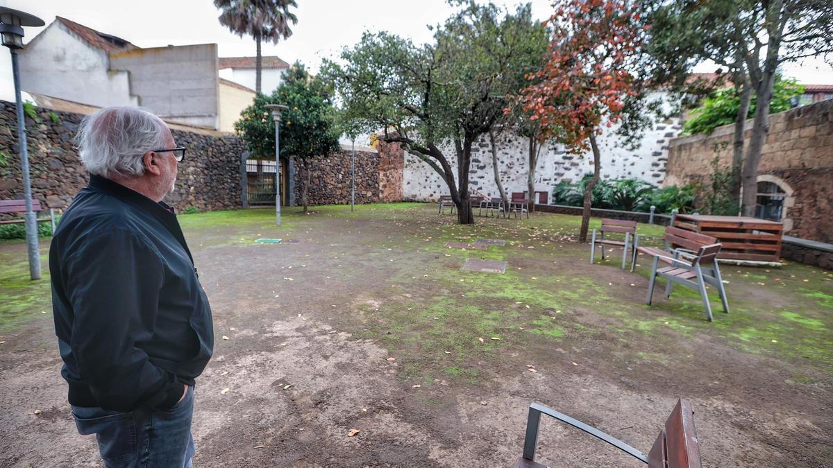 Un peculiar patio ubicado entre la Casa Lercaro y el Cedocam.