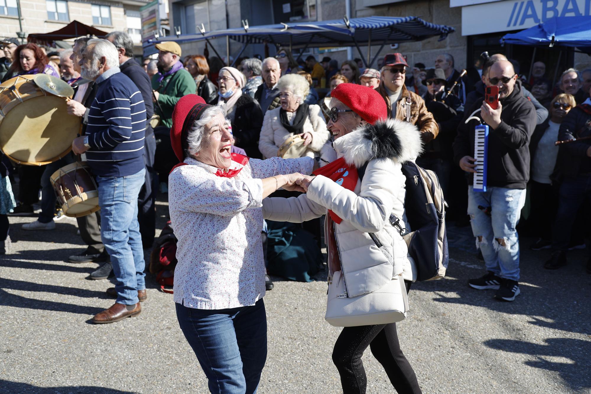 Gaitas, furanchos y furor religioso: San Blas triunfa en Bembrive