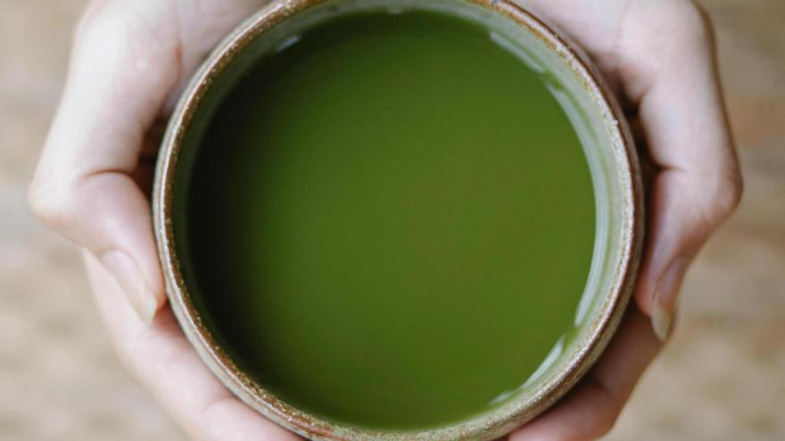 Vídeo: Beneficios y problemas de tomar té verde a diario