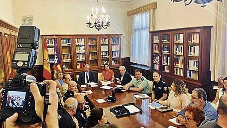 Algunos de los asistentes a la reuniÃ³n de ayer en la Audiencia.