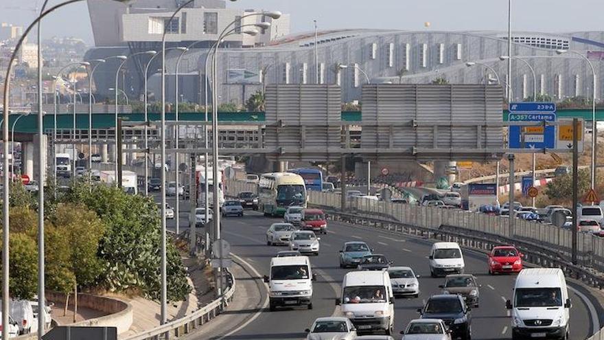 El mantenimiento de las carreteras de la provincia se ha reducido al mínimo con los últimos recortes.