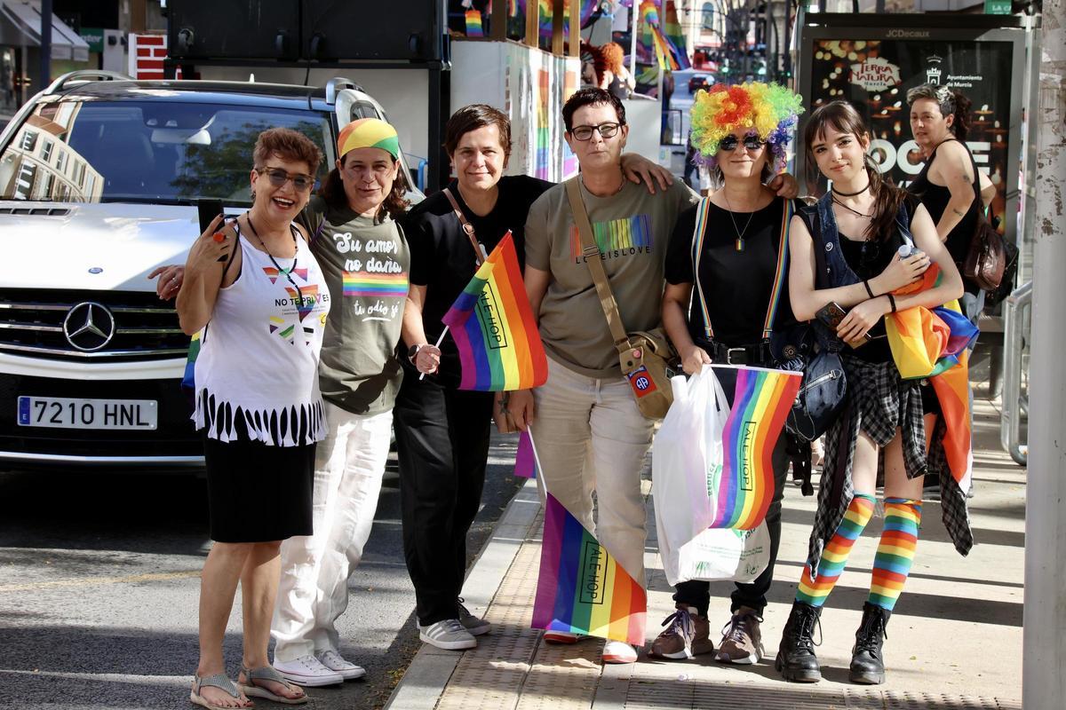 Un grupo de personas participantes en la manifestación del Orgullo de este sábado en Murcia.