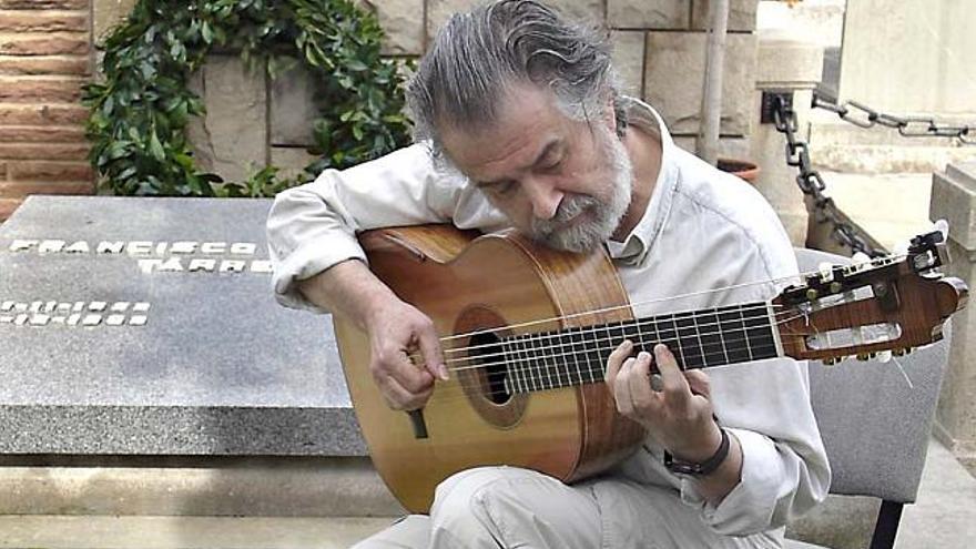 El jurado del Tárrega honró la tumba del compositor