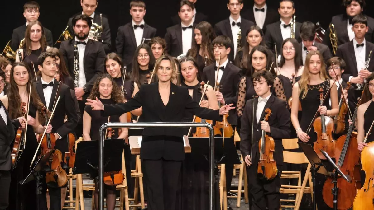 El Teatro Castelar de Elda acoge un concierto de la Asociación Músico Cultural Santa Cecilia para las Fiestas Mayores