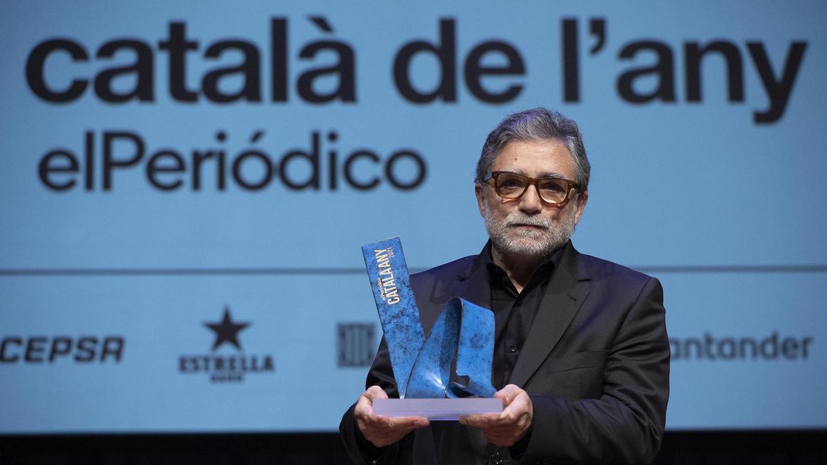 Jaume Plensa con el premio en sus manos.